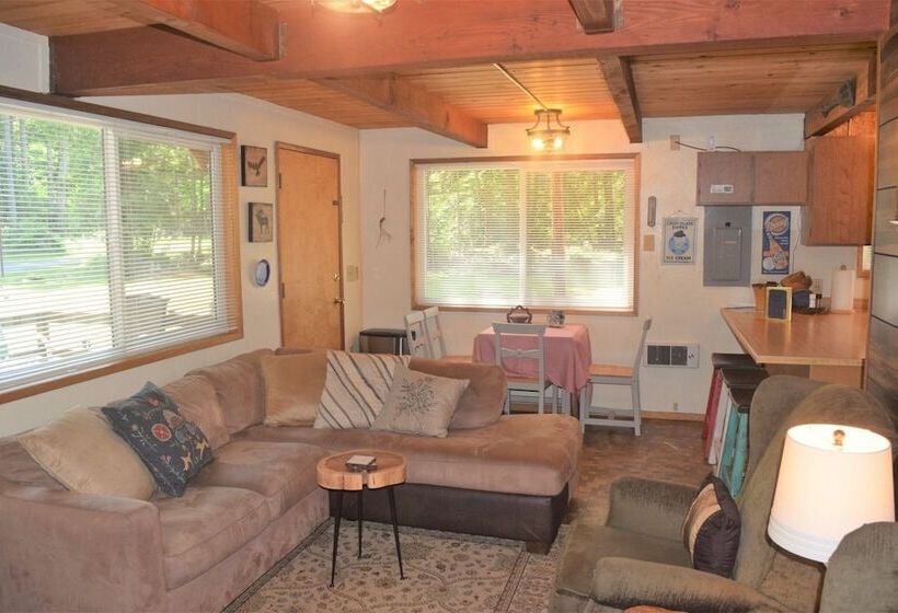 Papa`s Packwood Cabin