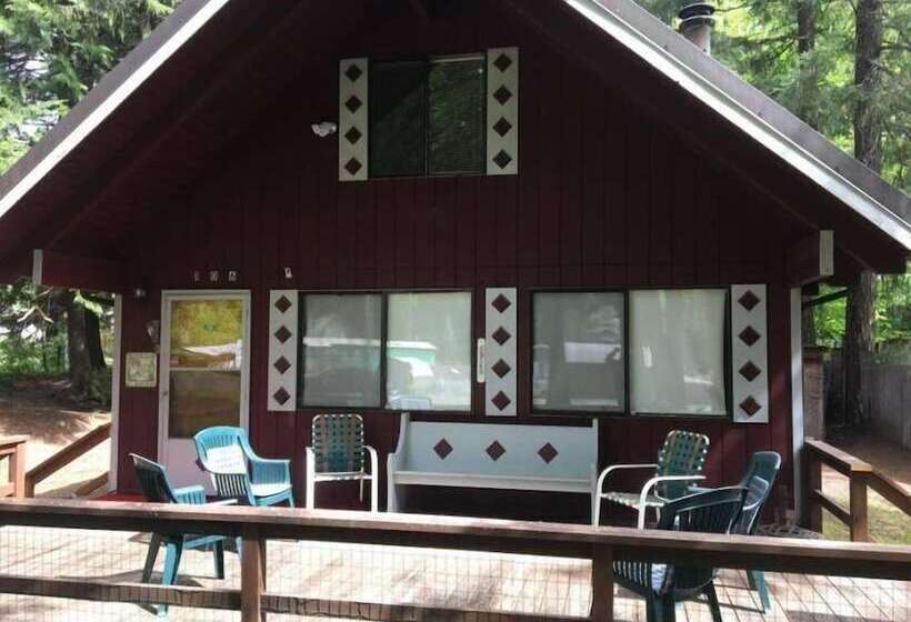 Papa`s Packwood Cabin