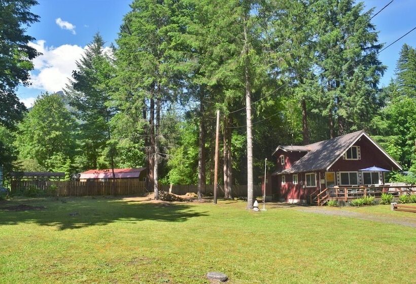 Papa`s Packwood Cabin