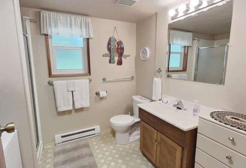 Papa`s Packwood Cabin