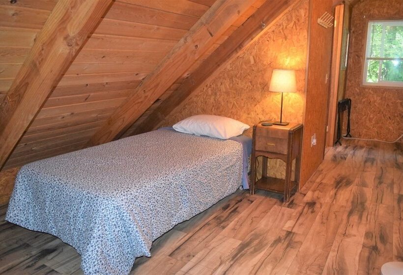 Papa`s Packwood Cabin