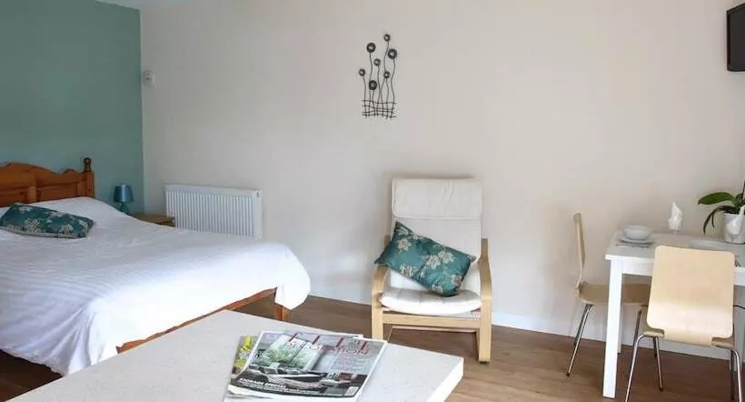 Majatalo Elm Tree Farm Accommodation