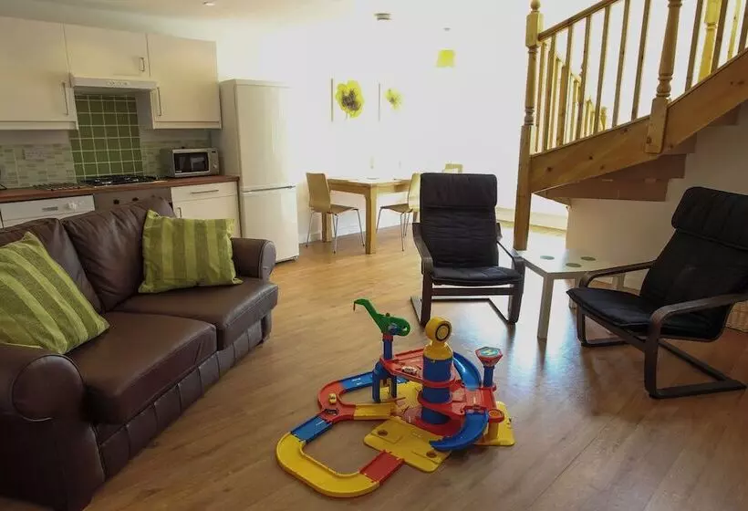 Majatalo Elm Tree Farm Accommodation