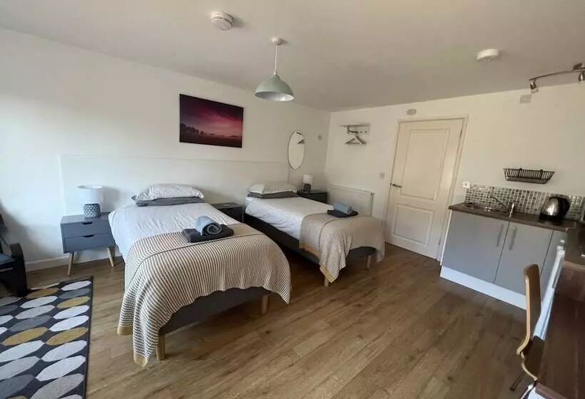 Majatalo Elm Tree Farm Accommodation