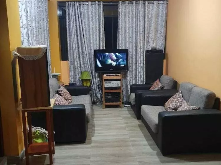 پانسیون Maxi's House