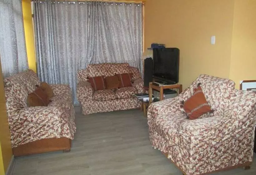 پانسیون Maxi's House