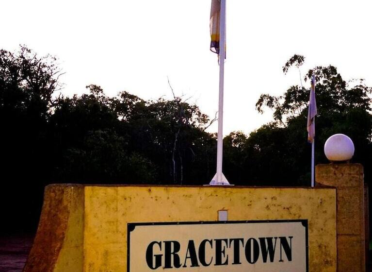Курорт Gracetown Caravan Park