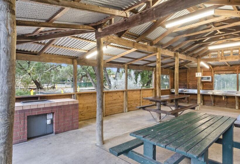 Курорт Gracetown Caravan Park