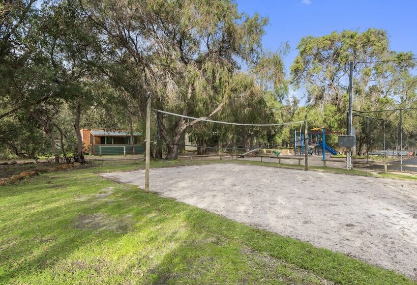 Курорт Gracetown Caravan Park