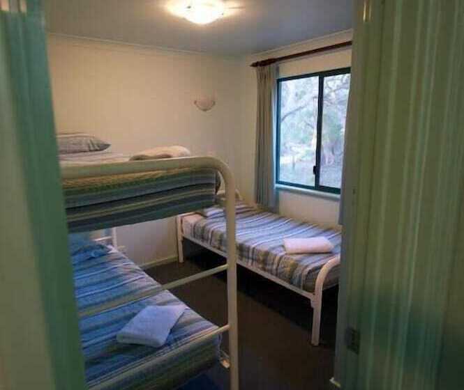 Курорт Gracetown Caravan Park