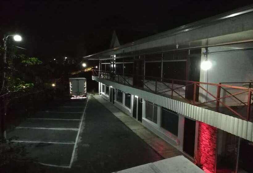 هتل Brisas Del Volcán Platanar