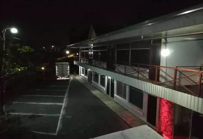 Hotelli Brisas Del Volcán Platanar