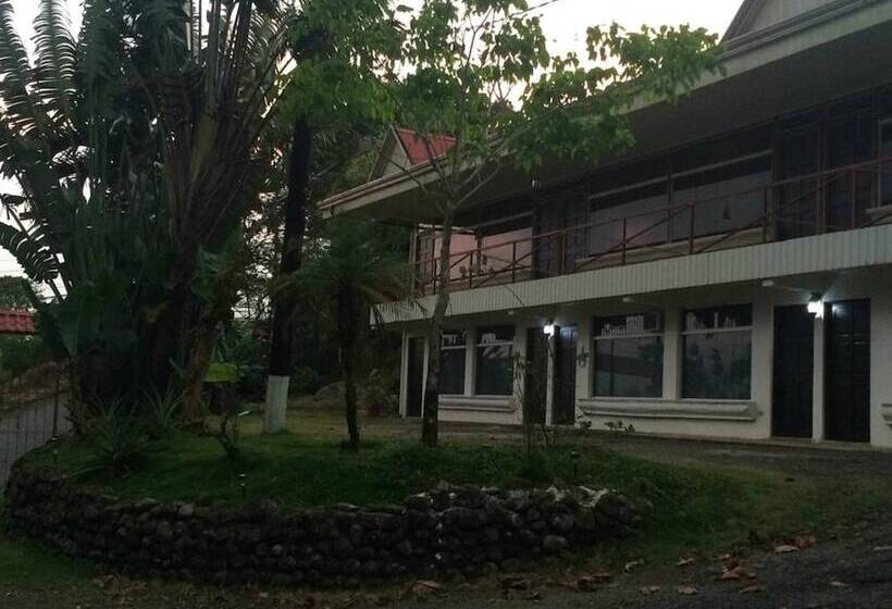 هتل Brisas Del Volcán Platanar