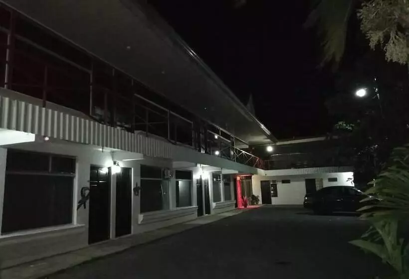 Hotelli Brisas Del Volcán Platanar