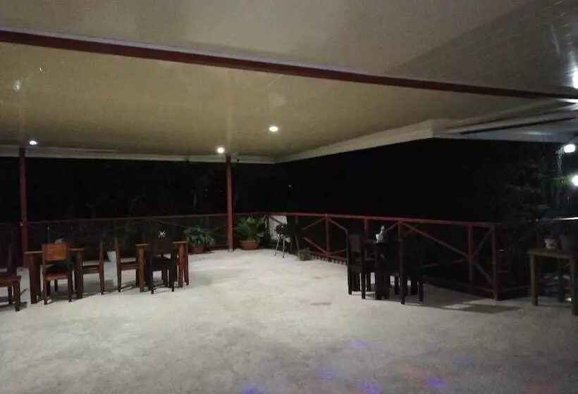 Hotelli Brisas Del Volcán Platanar