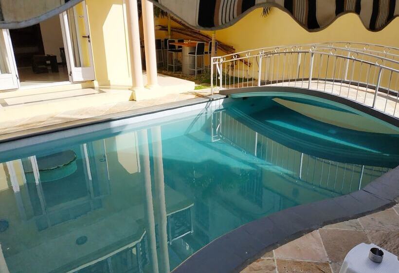 Hotell Hollywood Holidays