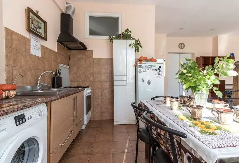 هتل Legenda Lvova Hostel