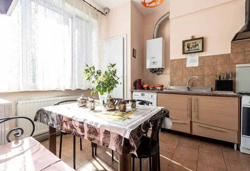 هتل Legenda Lvova Hostel