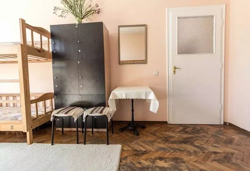 هتل Legenda Lvova Hostel