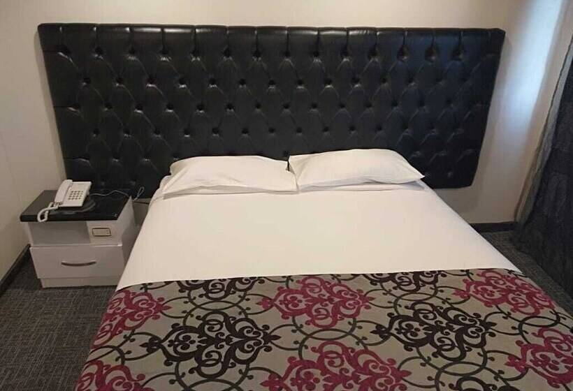 هتل Shehrazad Nile Floating