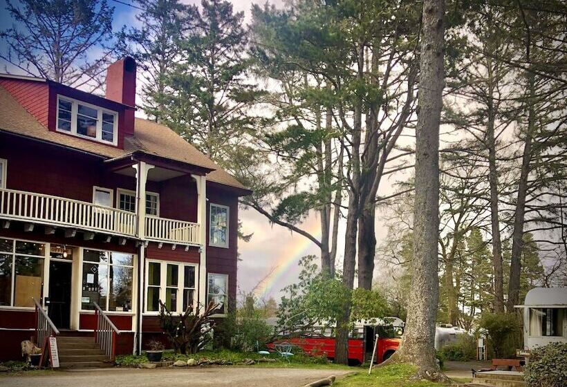 Отель Sou'wester Lodge & Vintage Trailers