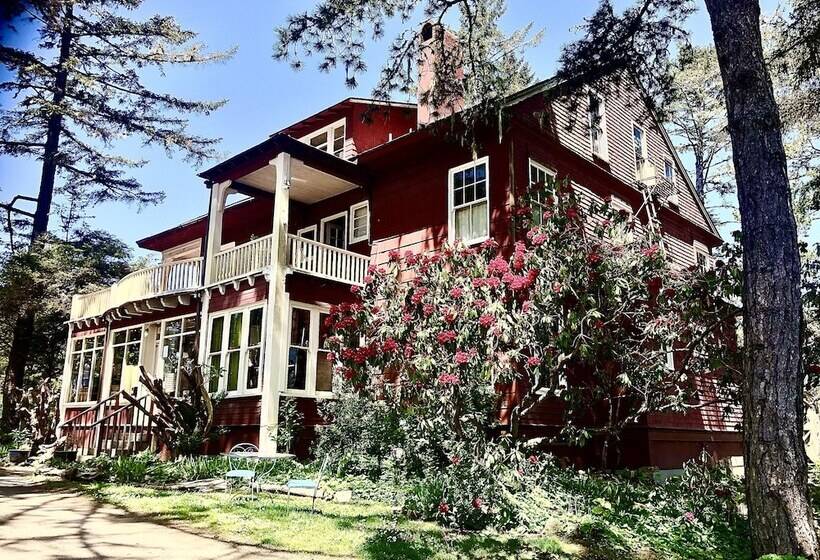 Отель Sou'wester Lodge & Vintage Trailers