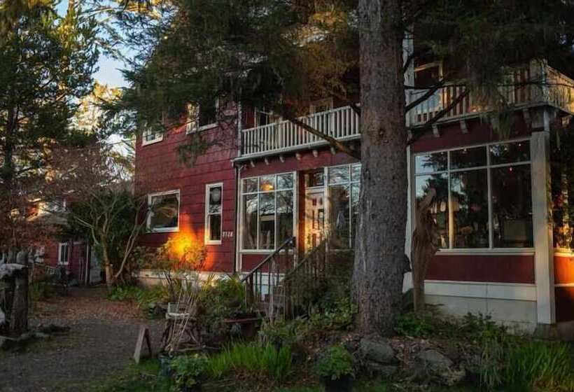 Отель Sou'wester Lodge & Vintage Trailers