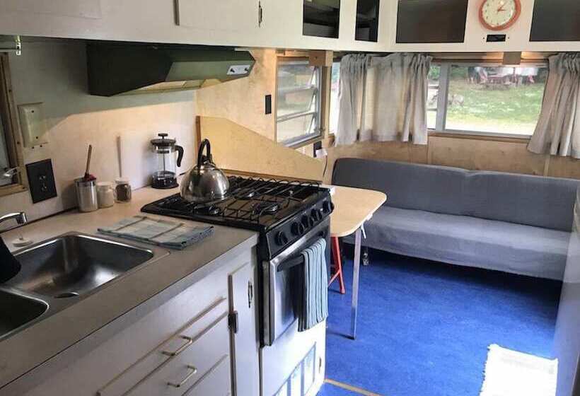 Отель Sou'wester Lodge & Vintage Trailers