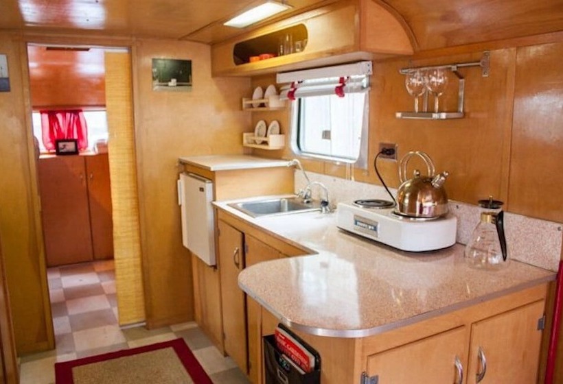 Отель Sou'wester Lodge & Vintage Trailers