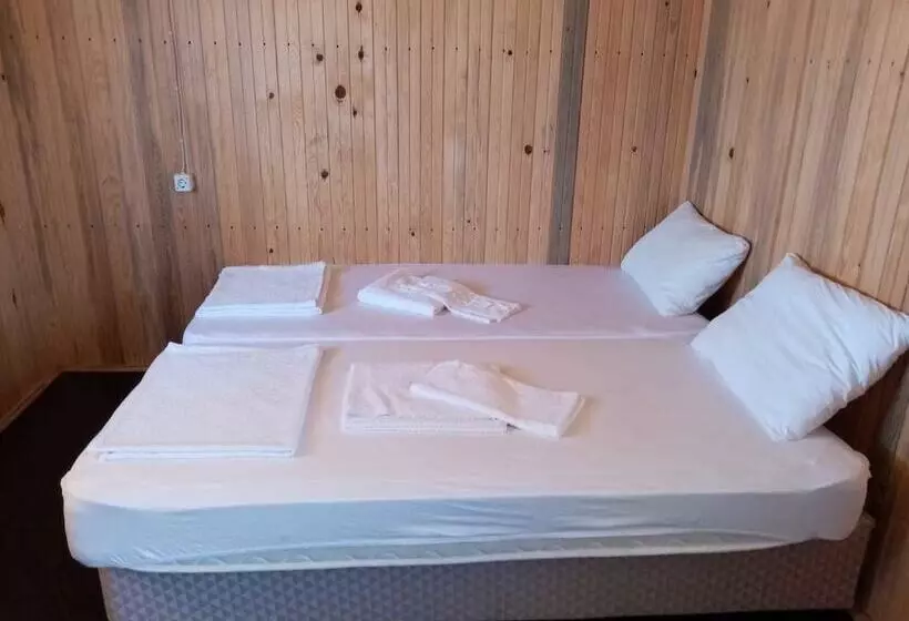 ペンション Elibol Camping