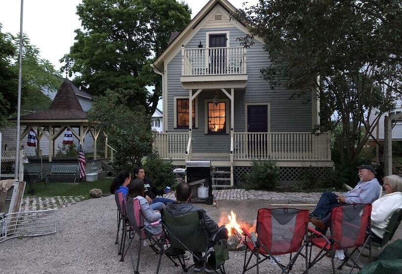 Secrets On Main Bed & Breakfast