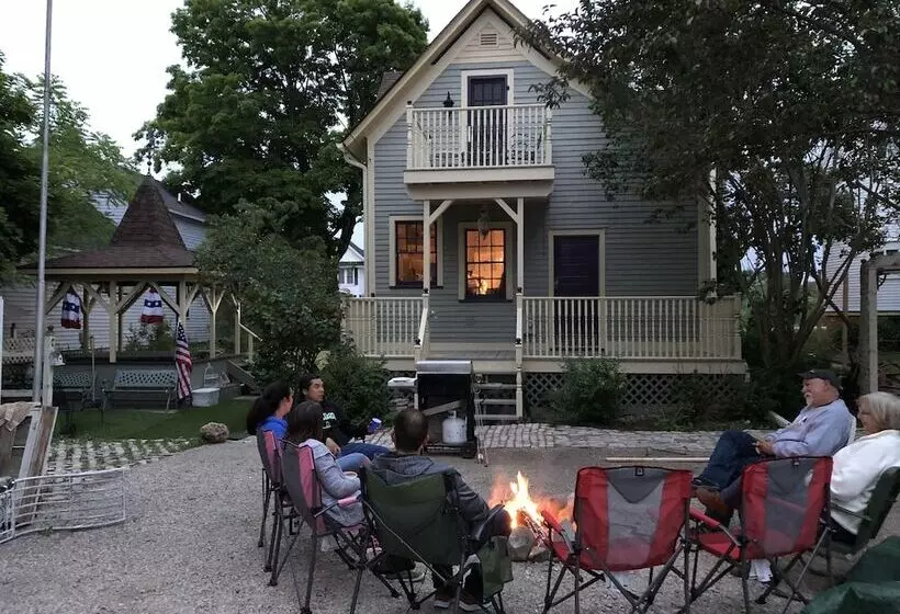 Secrets On Main Bed & Breakfast