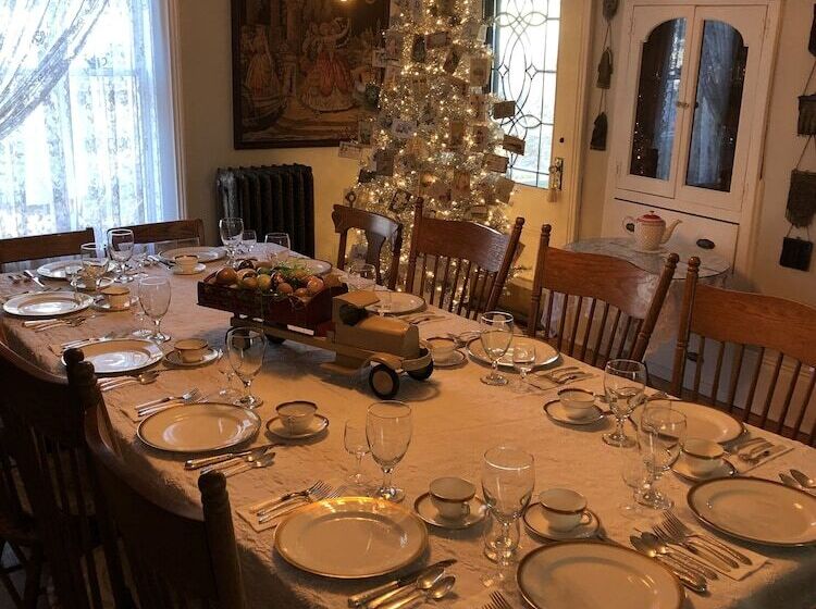 Secrets On Main Bed & Breakfast