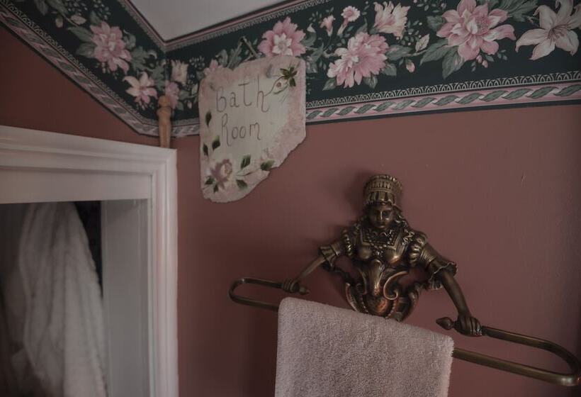 Secrets On Main Bed & Breakfast