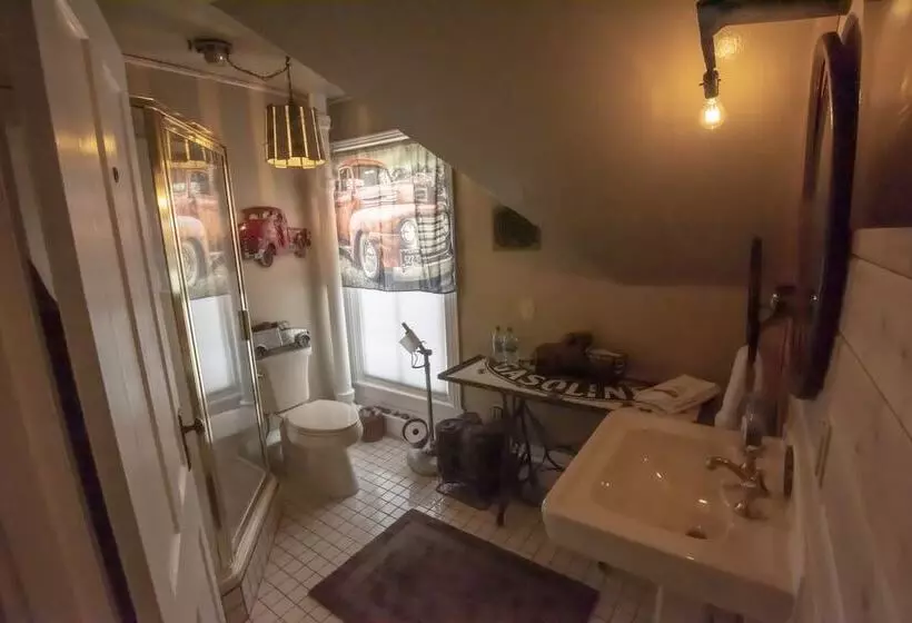 Secrets On Main Bed & Breakfast