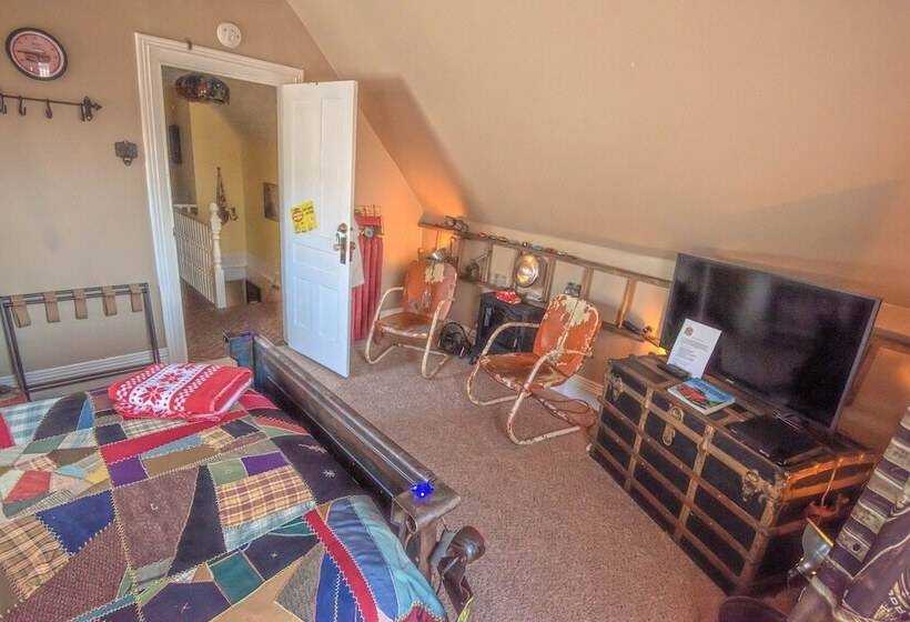 Secrets On Main Bed & Breakfast