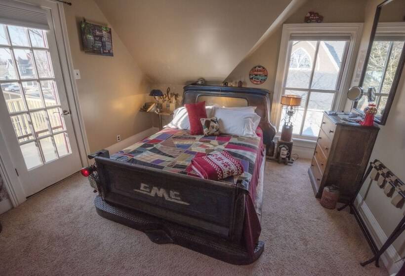 Secrets On Main Bed & Breakfast