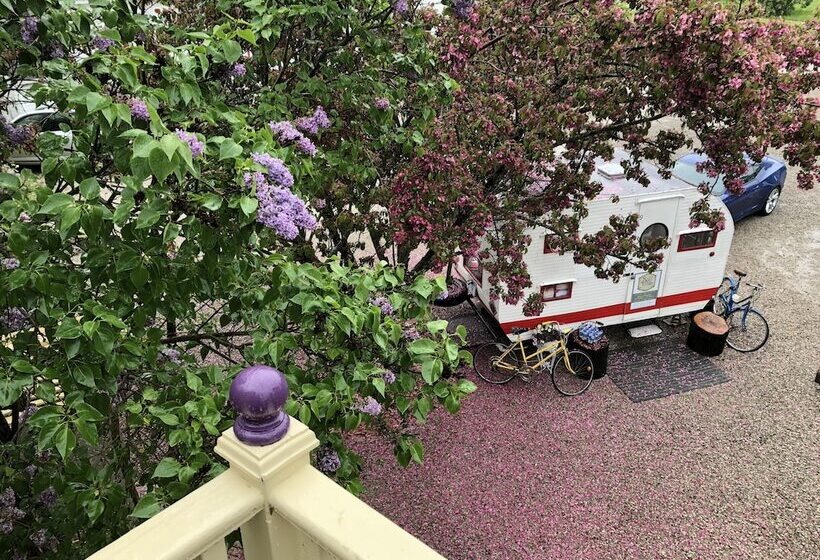 Secrets On Main Bed & Breakfast