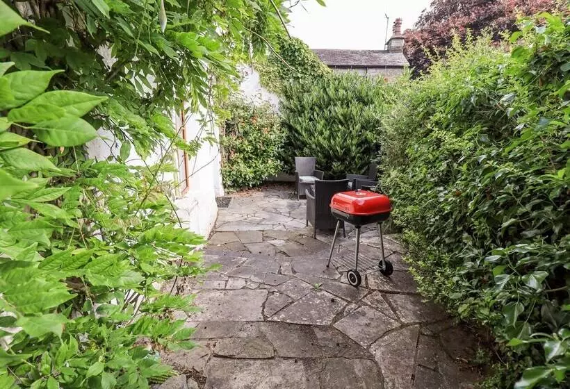 4 Greencross Cottages