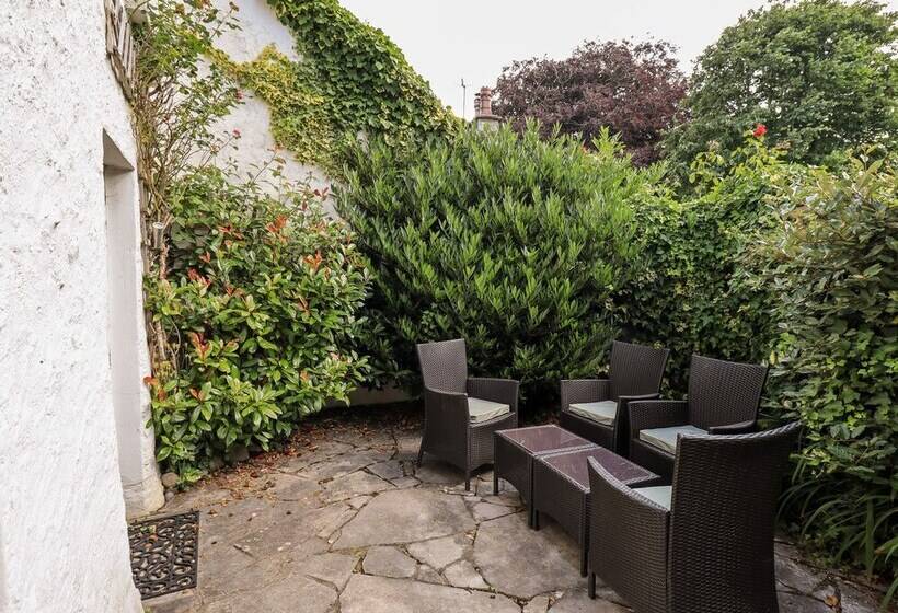 4 Greencross Cottages