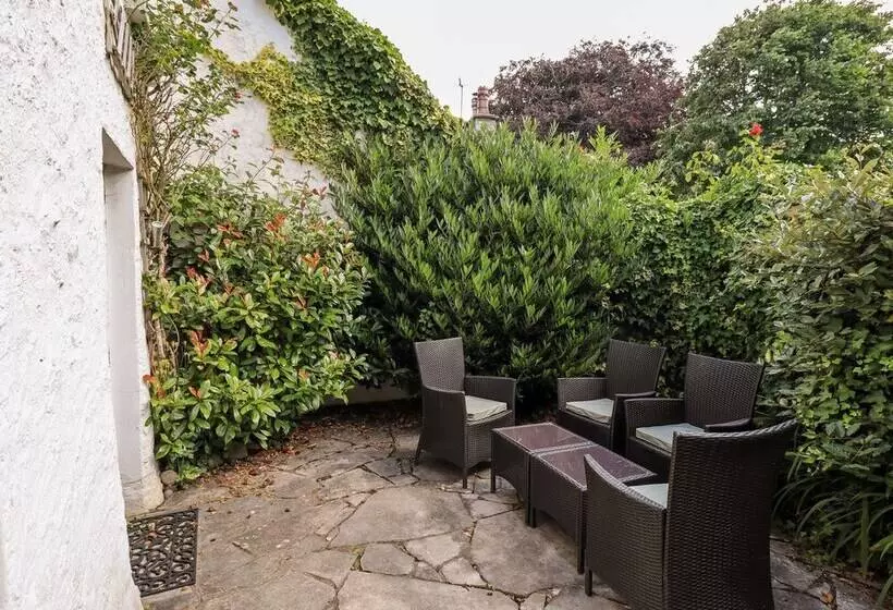 4 Greencross Cottages