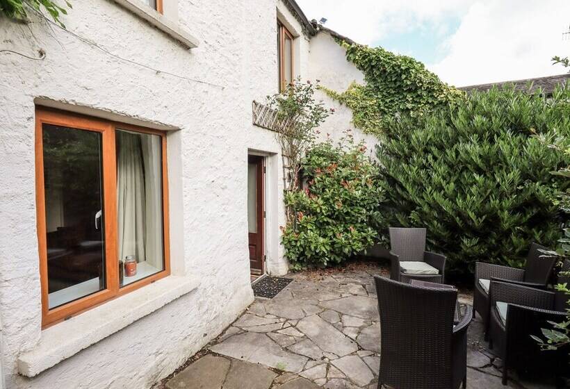 4 Greencross Cottages