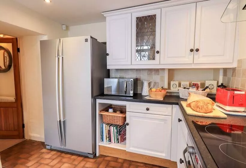 4 Greencross Cottages