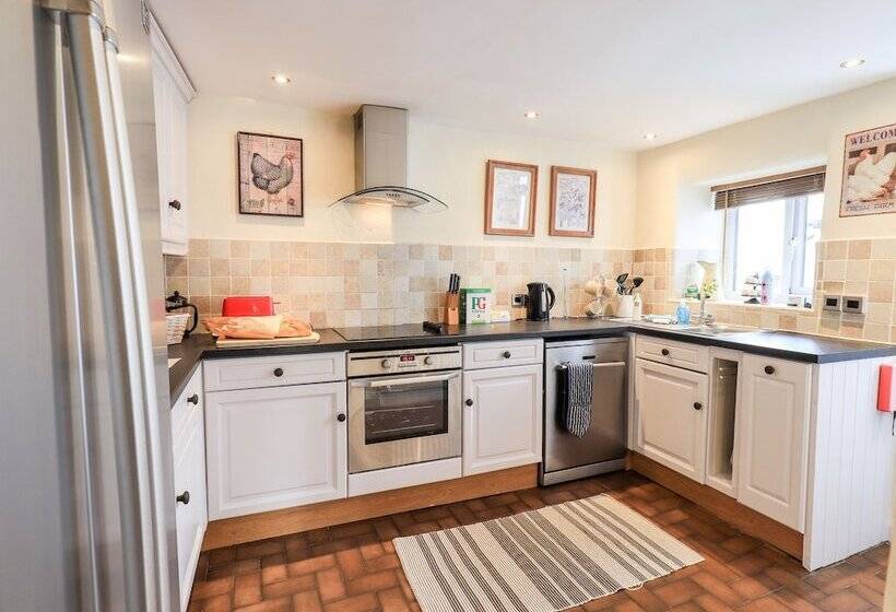 4 Greencross Cottages