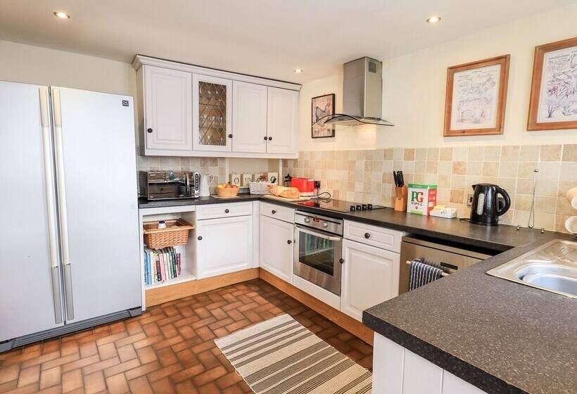 4 Greencross Cottages