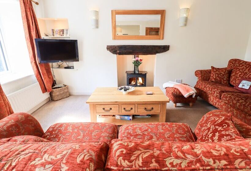 4 Greencross Cottages