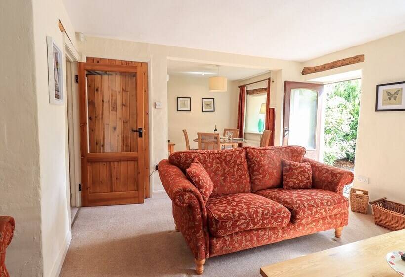 4 Greencross Cottages