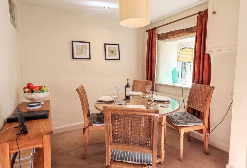 4 Greencross Cottages