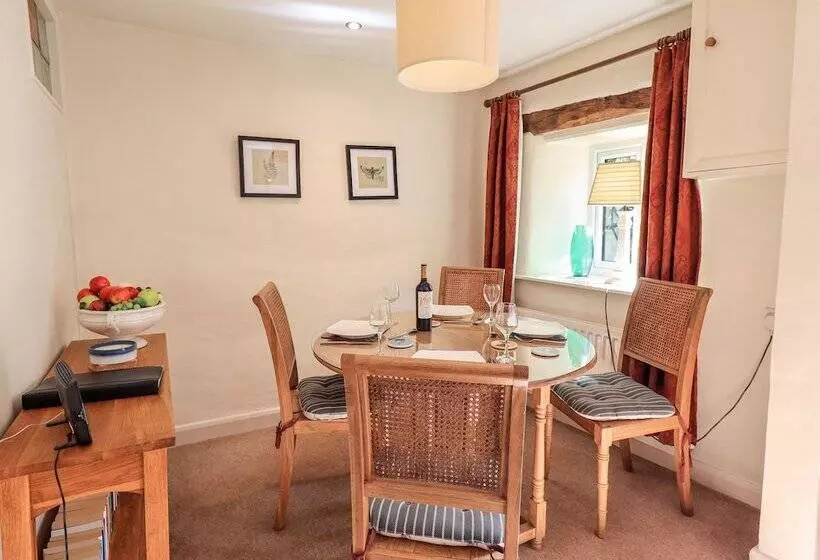 4 Greencross Cottages