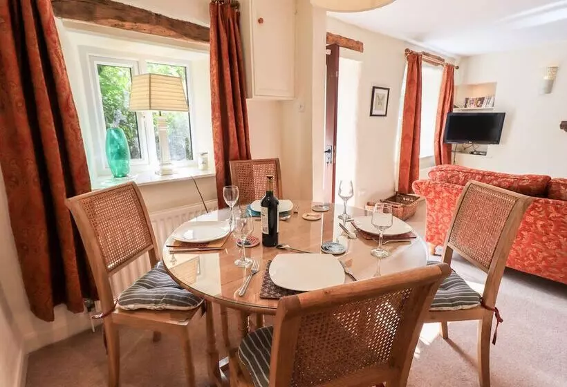 4 Greencross Cottages